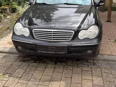 Gebraucht Mercedes 220 145 PS (106 kW) 2002 Schwarz Kombi
