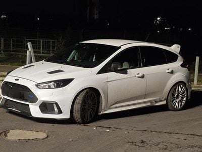 Weiß Gebraucht 2017 Ford Focus RS Limousine | 36.000 €