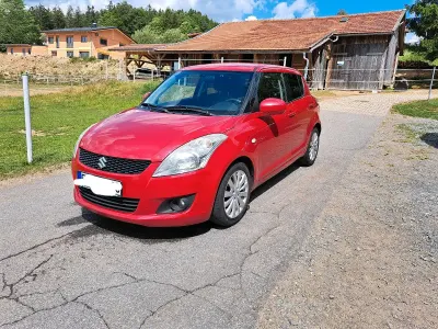 Gebraucht Suzuki Swift 94 PS (69 kW) 2012 Rot Kleinwagen