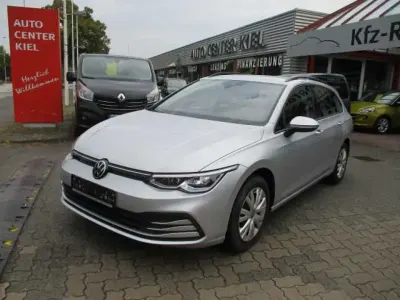 Gebraucht VW Golf VIII Life 116 PS (85 kW) 2023 Silber (metallic) Kombi
