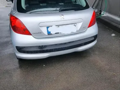 Gebraucht Peugeot 207 95 PS (69 kW) 2009 Silber Kleinwagen