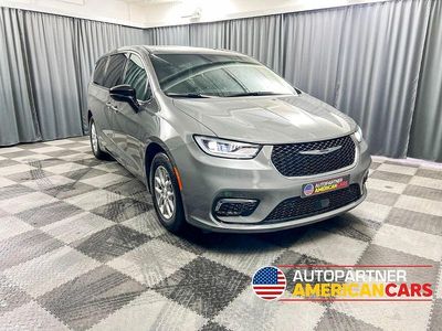 Grau Neu 2026 Chrysler Pacifica Van / Kleinbus | 56.990 € (Teuer)