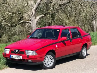 Gebraucht Alfa Romeo 75 120 PS (88 kW) 1992 Rot Limousine