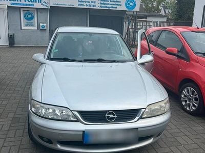 Usado Opel Vectra 116 HP (85 kW) 2001 Cinzento Sedan