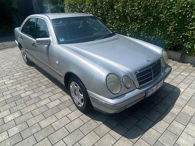 Mercedes E200