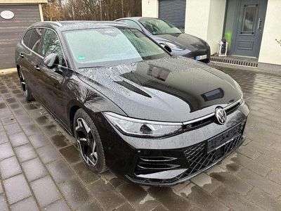 Gebraucht VW Passat R-line 150 PS (110 kW) 2025 Schwarz Kombi
