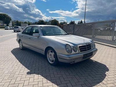 Mercedes E320