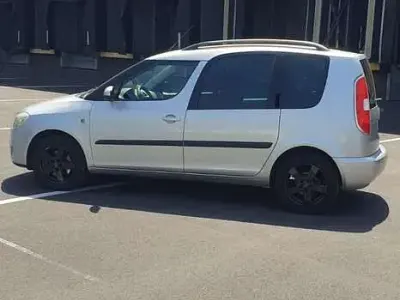 Gebraucht Skoda Roomster Comfort 105 PS (77 kW) 2009 Silber Van / Kleinbus