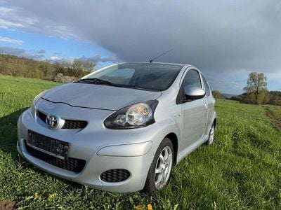Second-hand Toyota Aygo 68 CP (50 kW) 2010 Argintiu Hatchback