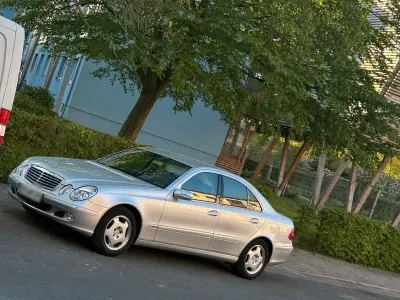 Gebraucht Mercedes E280 178 PS (130 kW) 2004 Silber Limousine