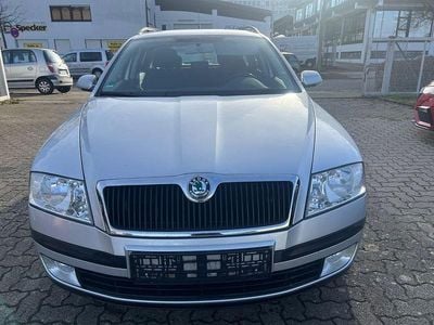 Silber Gebraucht 2009 Skoda Octavia Team Edition Kombi | 2.699 € (Fairer Preis)