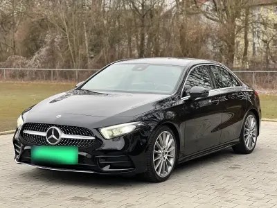 Gebraucht Mercedes A180 AMG line 136 PS (100 kW) 2022 Schwarz Limousine