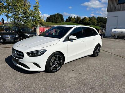 Weiß Gebraucht 2022 Mercedes B180 Van / Kleinbus | 13.500 €