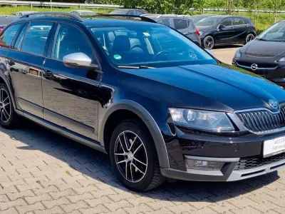 Gebraucht Skoda Octavia Scout 4x4 184 PS (135 kW) 2016 Schwarz Kombi