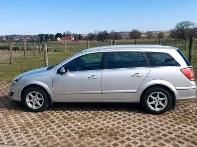 Używany Opel Astra 140 KM (102 kW) 2008 Srebrny Kombi