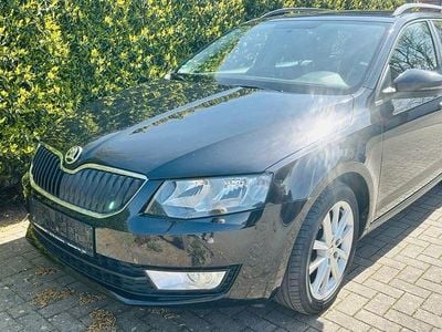 Usado Skoda Octavia Ambition 105 HP (77 kW) 2015 Preto Citadino