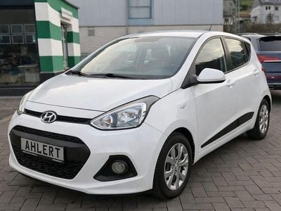 Gebraucht Hyundai i10 Trend 67 PS (49 kW) 2015 Weiß Kleinwagen