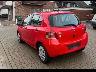 Gebraucht Toyota Yaris 69 PS (50 kW) 2011 Rot Kleinwagen