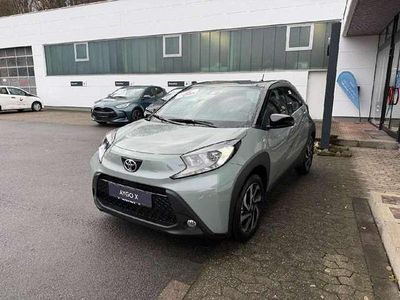 Neu Toyota Aygo X 72 PS (52 kW) 2025 Grün SUV