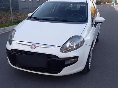 Gebraucht Fiat Punto 70 PS (51 kW) 2011 Weiß Kleinwagen