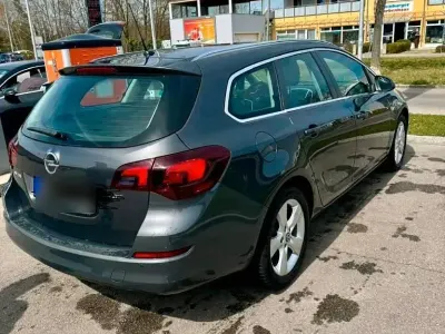 Gebraucht Opel Astra Sport 125 PS (91 kW) 2011 Grau Kombi
