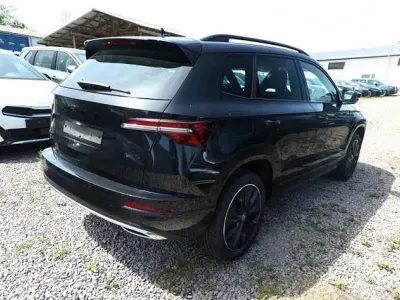 Neu Skoda Karoq SportLine 150 PS (110 kW) 2026 Blackmagic perleffekt blackmagic perleffekt SUV
