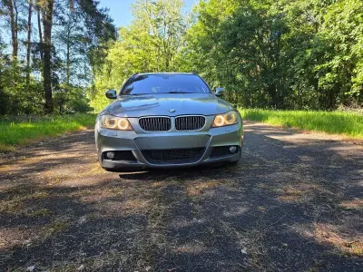 Gebraucht BMW 330 Sport Line 245 PS (180 kW) 2011 Grau Kombi