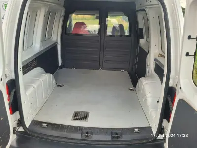 Second-hand VW Caddy 102 CP (75 kW) 2015 Alb Monovolum