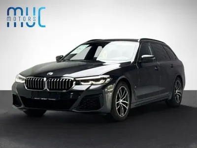 Gebraucht BMW 520 M Sport 190 PS (139 kW) 2023 Sophistograu brillanteffekt me Limousine