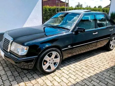 Gebraucht Mercedes 250 94 PS (69 kW) 1990 Schwarz Limousine