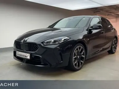 Gebraucht BMW 123 M Sport 204 PS (150 kW) 2025 Saphirschwarz metallic Kleinwagen