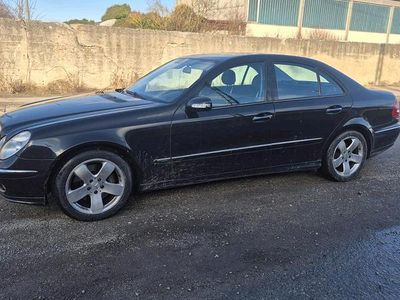 Schwarz Gebraucht 2002 Mercedes E500 Limousine | 2.000 € (Fairer Preis)