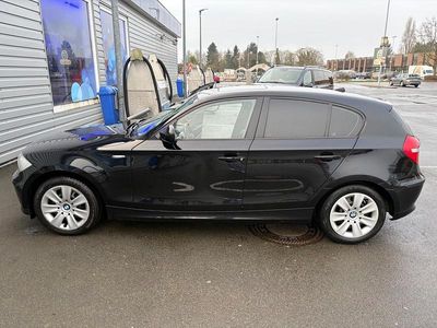 Gebraucht BMW 116 122 PS (89 kW) 2010 Schwarz Kleinwagen