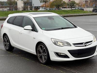 Gebraucht Opel Astra 179 PS (131 kW) 2013 Weiß Kombi