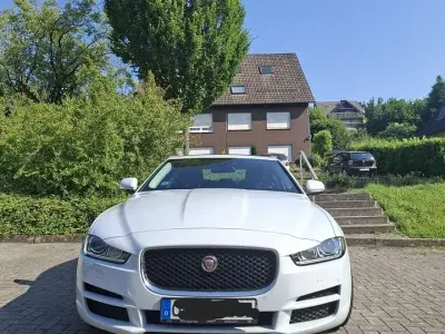 Gebraucht Jaguar XE Prestige 179 PS (131 kW) 2016 Weiß Limousine
