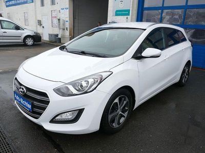 Weiß Gebraucht 2016 Hyundai i30 Limousine | 10.390 € (Fairer Preis)