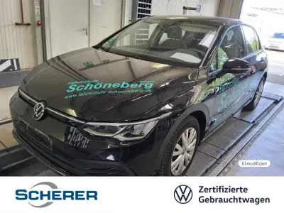 Gebraucht VW Golf VIII Life 116 PS (85 kW) 2024 Deep black perleffekt (metallic) Limousine