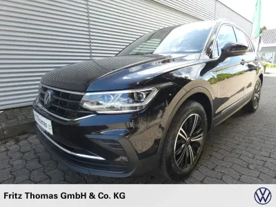Gebraucht VW Tiguan Move 150 PS (110 kW) 2023 Schwarz SUV