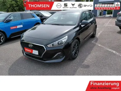 Gebraucht Hyundai i30 Select 101 PS (74 kW) 2020 Schwarz Limousine