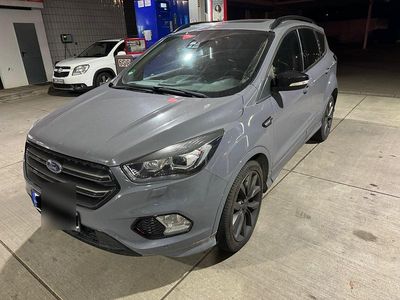 Grau Gebraucht 2019 Ford Kuga SUV | 17.900 € (Fairer Preis)