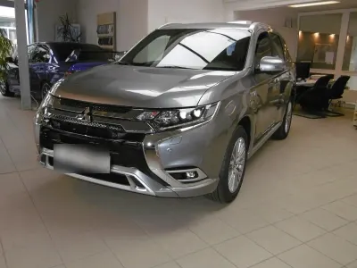 Gebraucht Mitsubishi Outlander P-HEV Top 224 PS (164 kW) 2020 Silber SUV