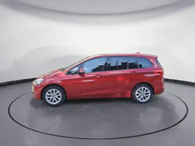 Gebraucht BMW 220 Gran Tourer Advantage 192 PS (141 kW) 2017 Rot Van / Kleinbus