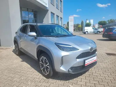 Gebraucht Toyota Yaris Cross Executive 131 PS (96 kW) 2025 Silber metallic SUV