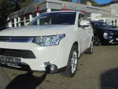Gebraucht Mitsubishi Outlander Plus 150 PS (110 kW) 2014 Perlmuttweiß SUV