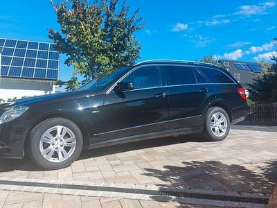Gebraucht Mercedes E200 Avantgarde 136 PS (100 kW) 2011 Schwarz Kombi