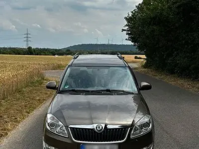 Gebraucht Skoda Roomster Family 86 PS (63 kW) 2012 Braun Van / Kleinbus