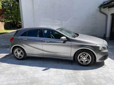 Usata Mercedes A180 109 CV (80 kW) 2014 Grigio Berlina