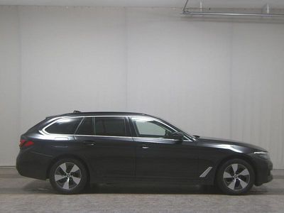 Gebraucht BMW 520 Performance 190 PS (139 kW) 2020 Black sapphire metallic Kombi