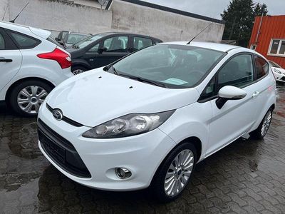 Gebraucht Ford Fiesta Champions Edition 82 PS (60 kW) 2012 Weiß Kleinwagen