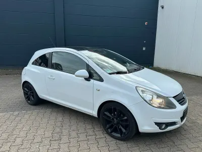 Używany Opel Corsa Sport 80 KM (58 kW) 2009 Biały Hatchback